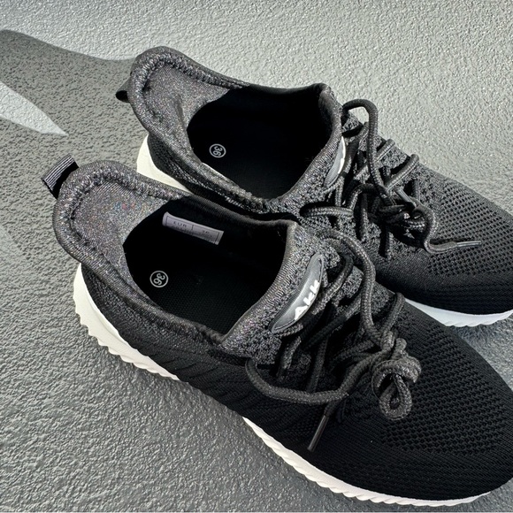 Womens BlackTennis Sneakers- Slip On Memory Foam‎ Lightweight - Picture 3 of 11